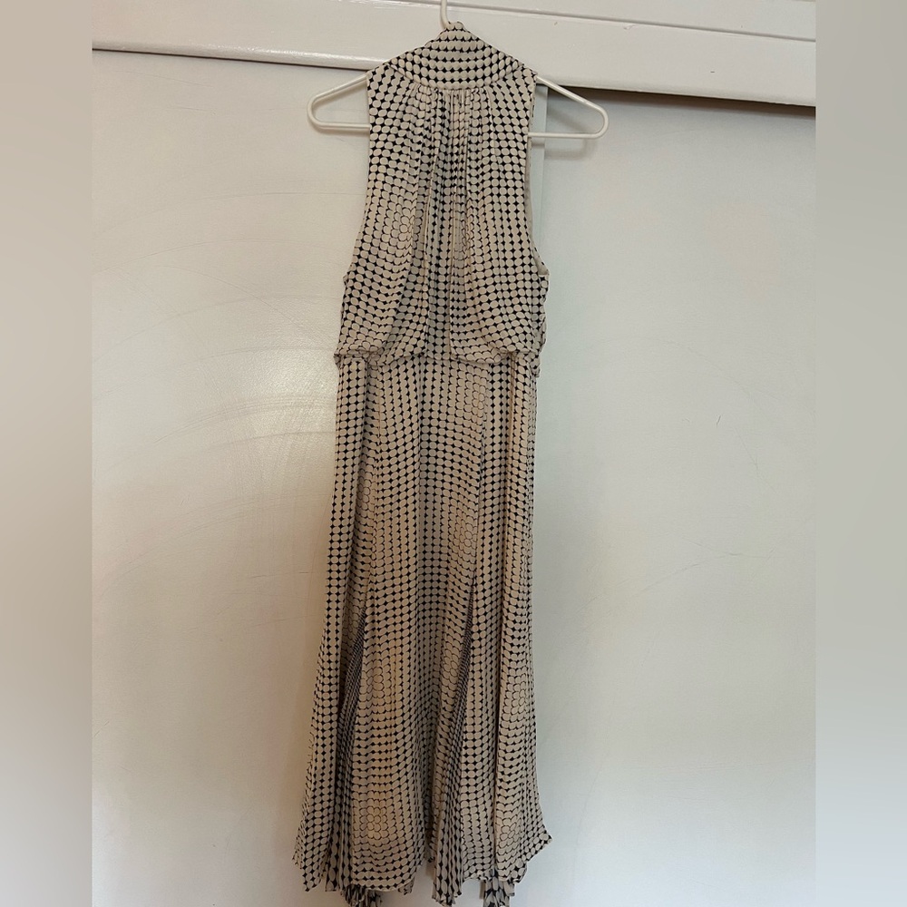 Reiss // size 6 // pleated // black and ivory pattern.